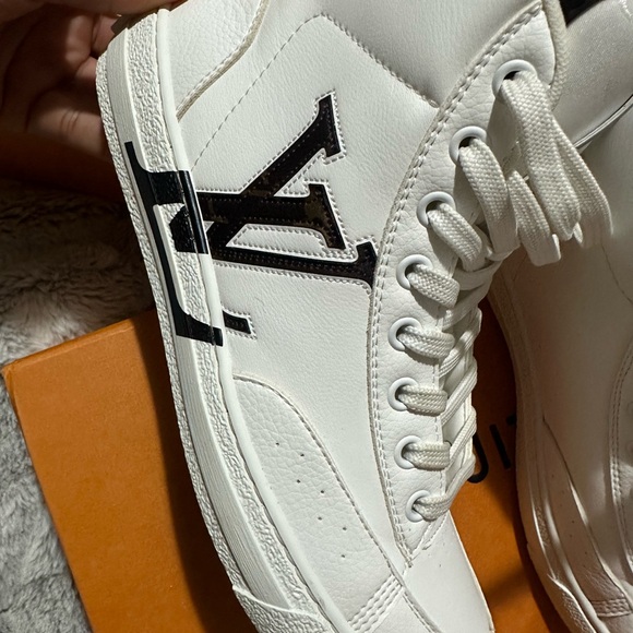 authentic louis vuitton tennis shoes, I have only worn them twice, like new - Picture 3 of 5